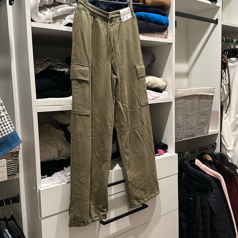 Olive cargo sweats - NWT